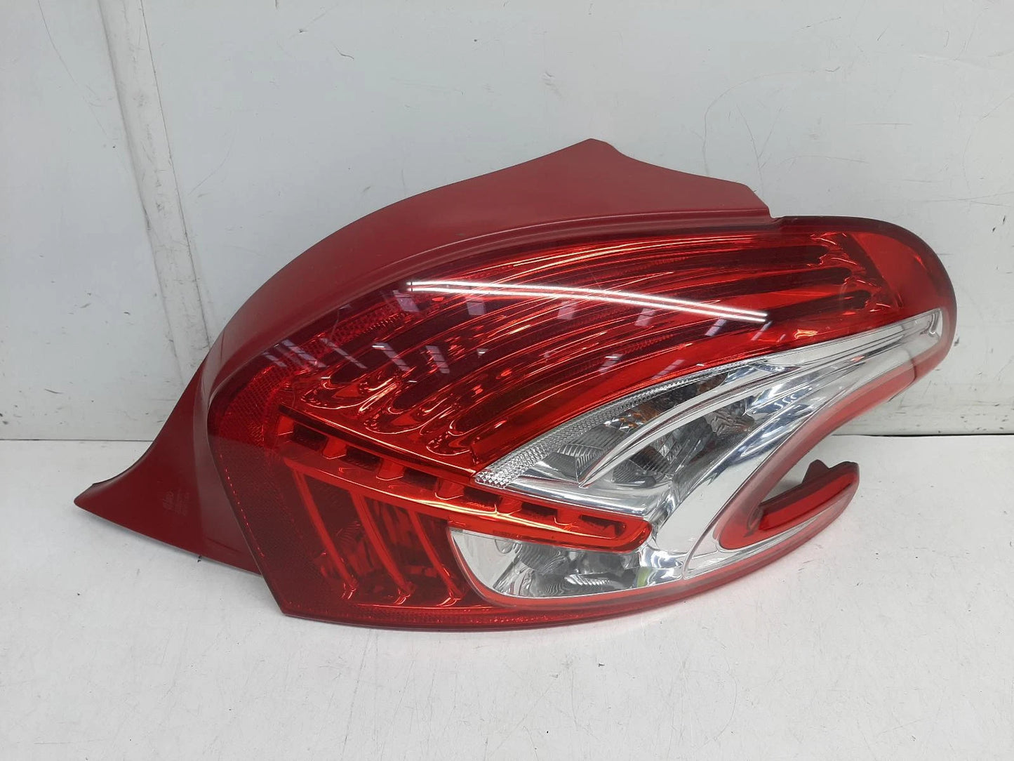 Peugeot 208 Mk1 Facelift O/S Drivers Right Rear Taillight Tail Light 
