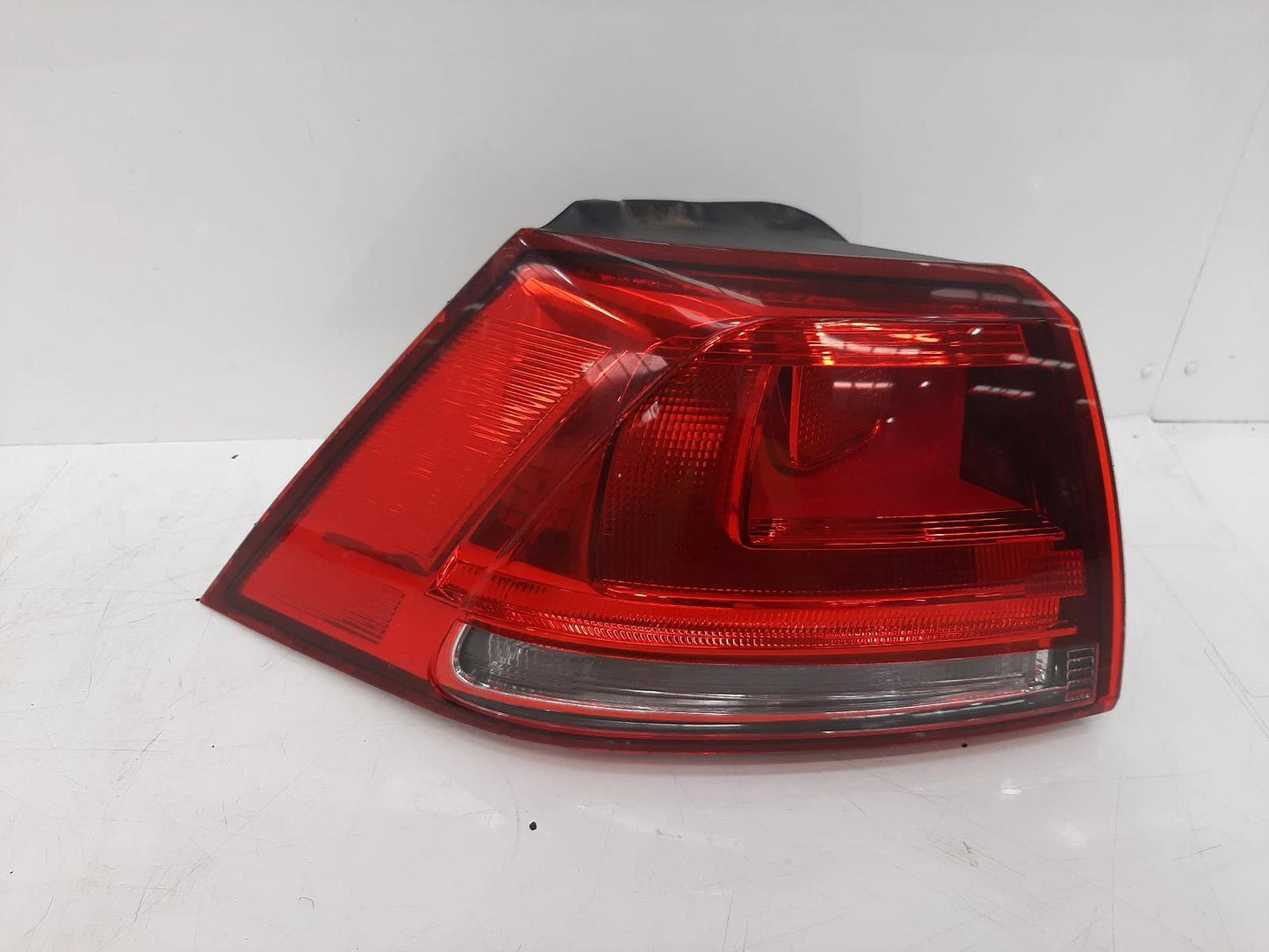 Volkswagen Golf Mk7 N/S Passenger Left Rear Outer Bulb Taillight Tail Light 