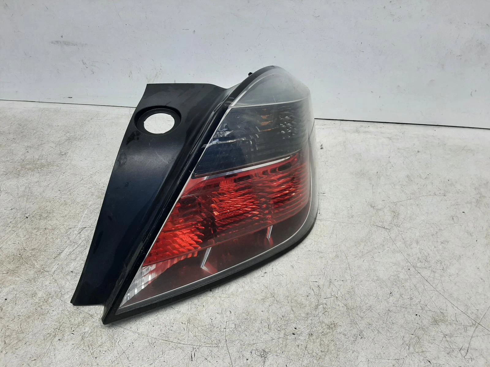 Opel Astra Mk5 O/S Drivers Right Rear Bulb Taillight Tail Light 