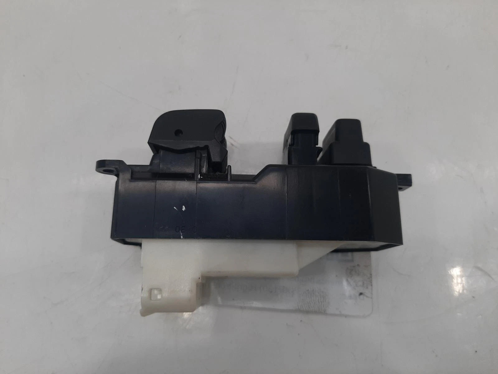 Toyota Yaris Mk3 O/S Drivers Right Front Master Window Switch 