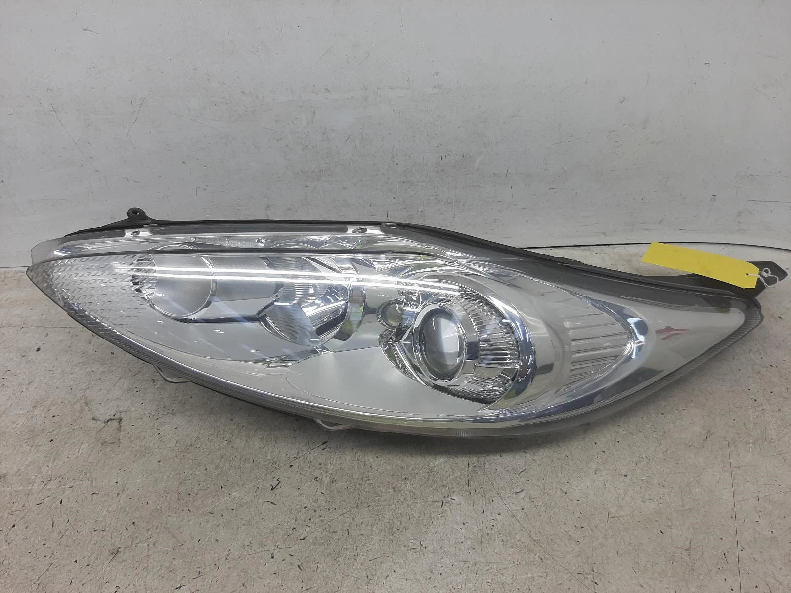 Ford Fiesta Mk7 N/S Passengers Left Front Halogen Headlight Headlamp 
