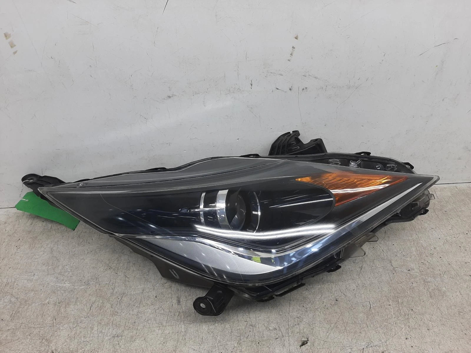 Toyota Aygo Mk2 RHD O/S Drivers Right Front Halogen Headlight Headlamp 