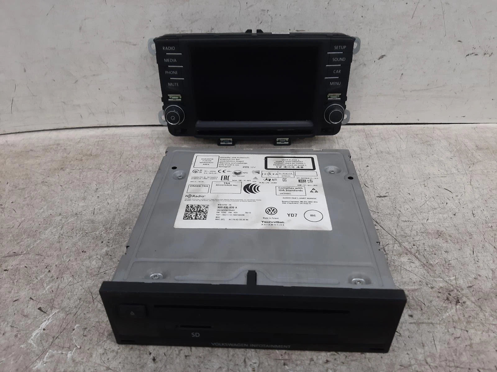 Volkswagen Polo Mk5 (6C) OEM Radio/CD/Stereo Head Unit No Code Available 