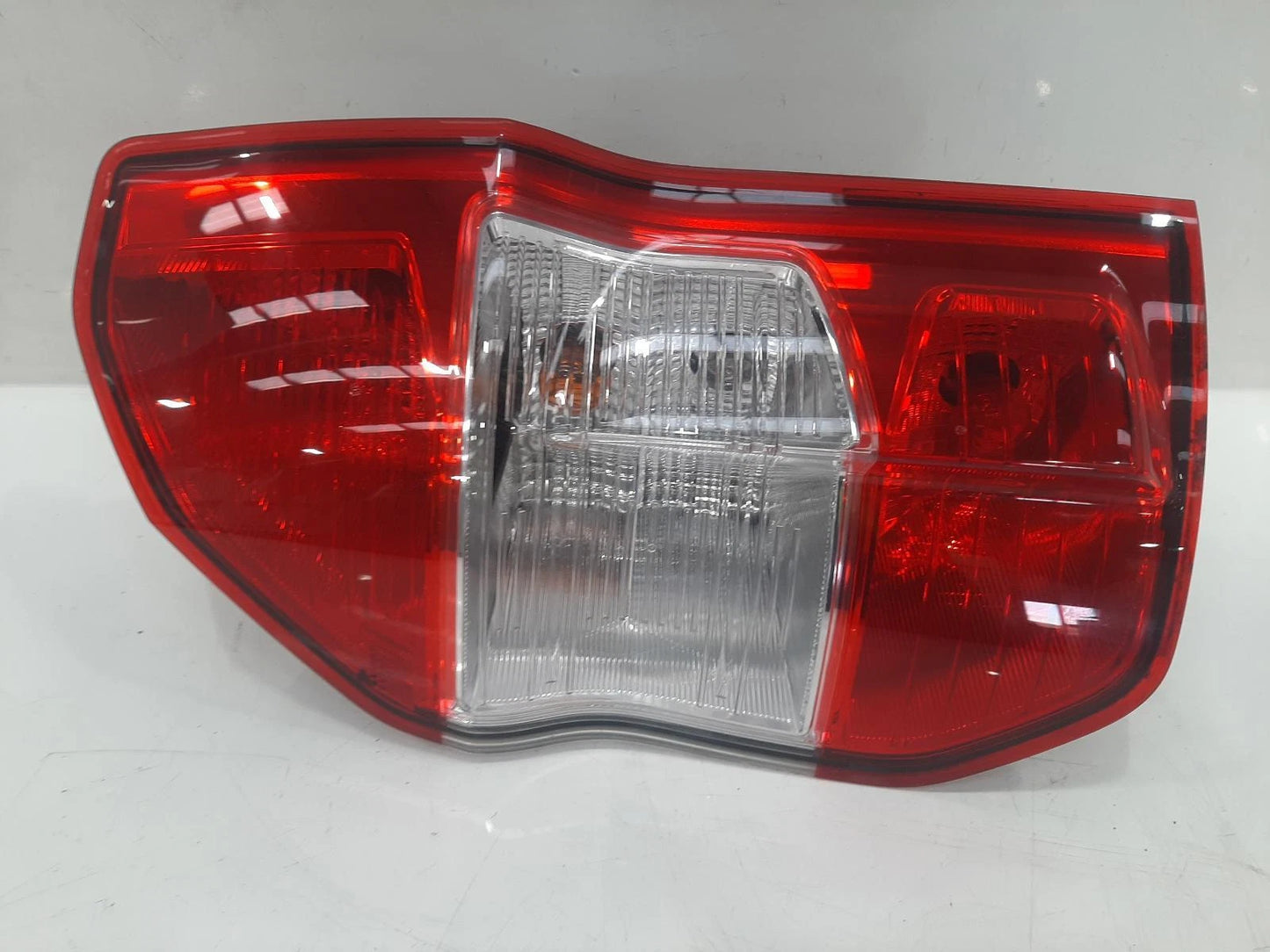 Ford Transit Courier Mk1 O/S Right Rear Bulb Type Taillight Tail Light 
