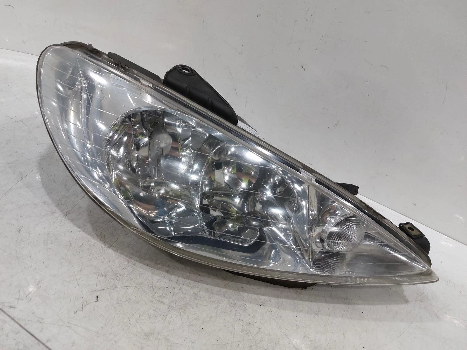 Peugeot 206 Passengers Left Front Headlight Headlamp 