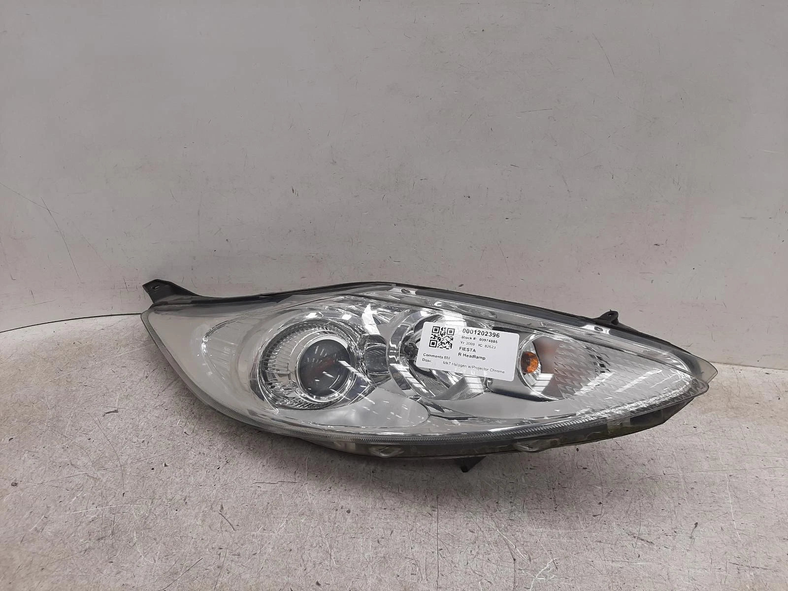 Ford Fiesta Mk7 O/S Drivers Right Front Halogen Headlight Headlamp 