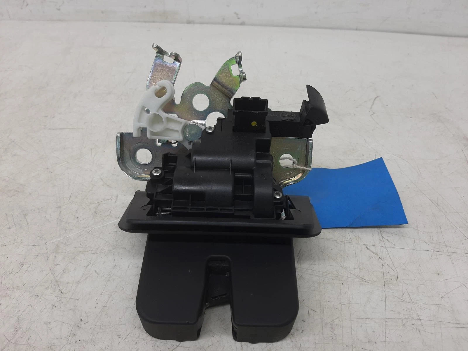 Audi A3 Mk3 Facelift 8V Tailgate Lock Assembly 8R0827505A 