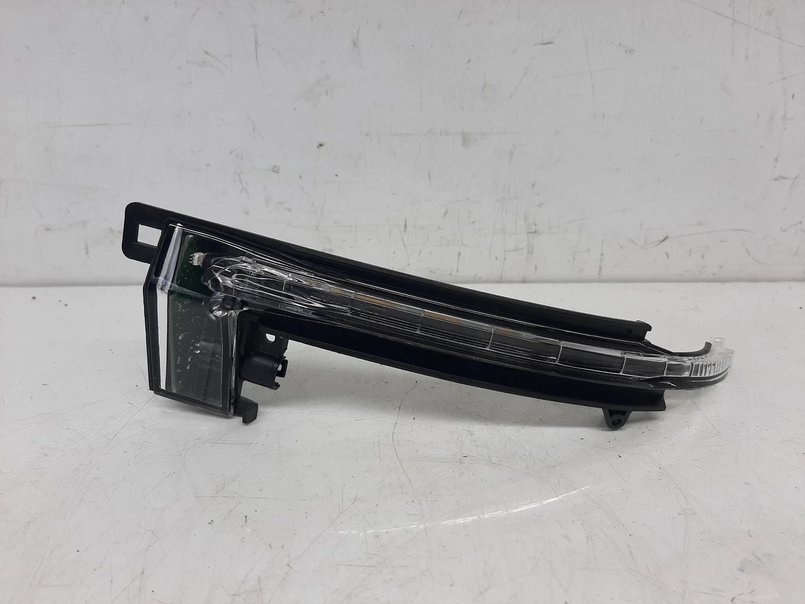 Audi A4 Mk4 (B8) O/S Drivers Right Door Mirror Indicator Light 