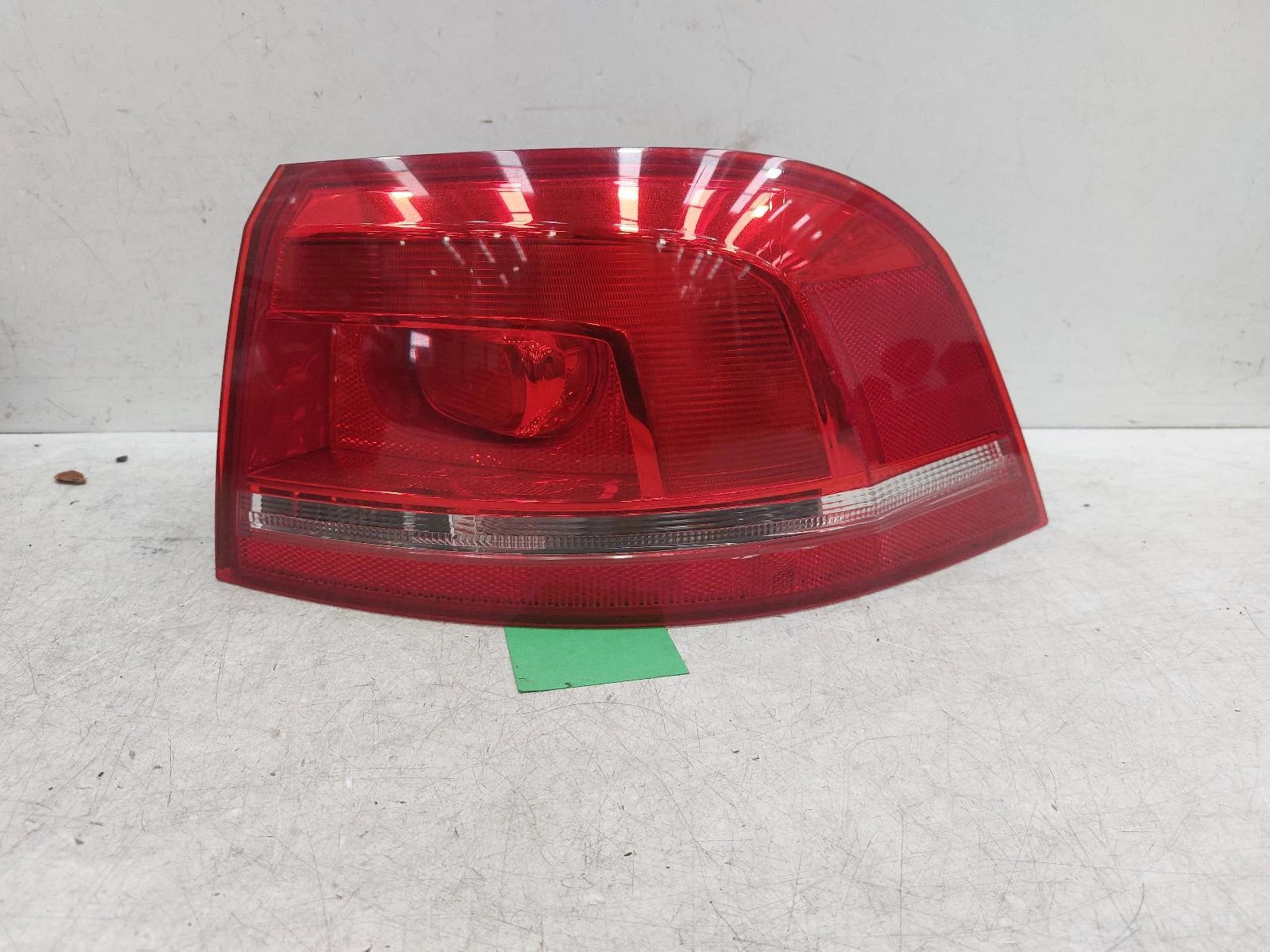 Volkswagen Passat B7 Drivers Right Rear Outer Taillight Tail Light 