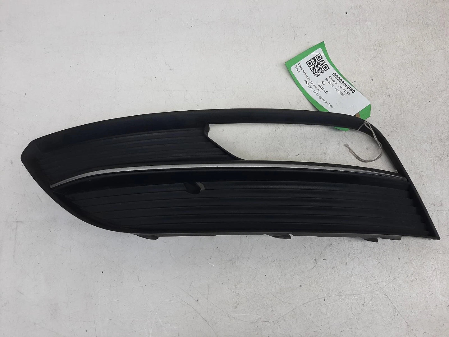 Audi A3 Mk3 (8V) Front Centre Black Grille Grill 