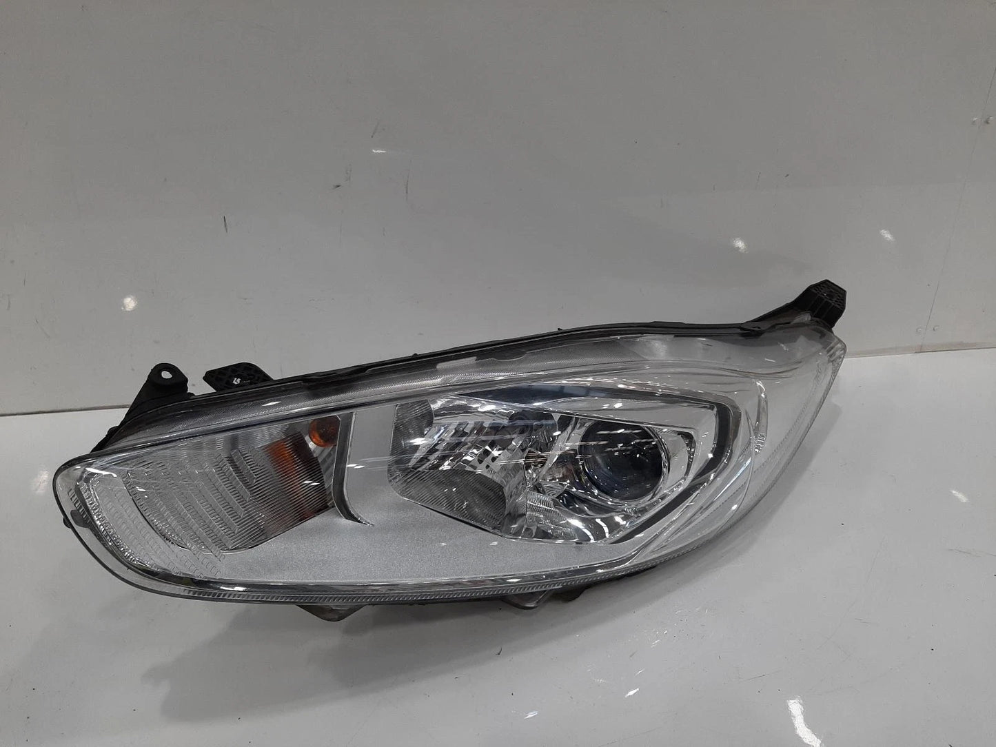 Ford Fiesta Mk7 N/S Passengers Left Front Headlight Headlamp 