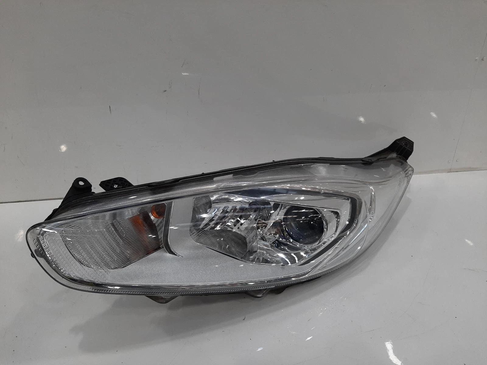 Ford Fiesta Mk7 N/S Passengers Left Front Headlight Headlamp 