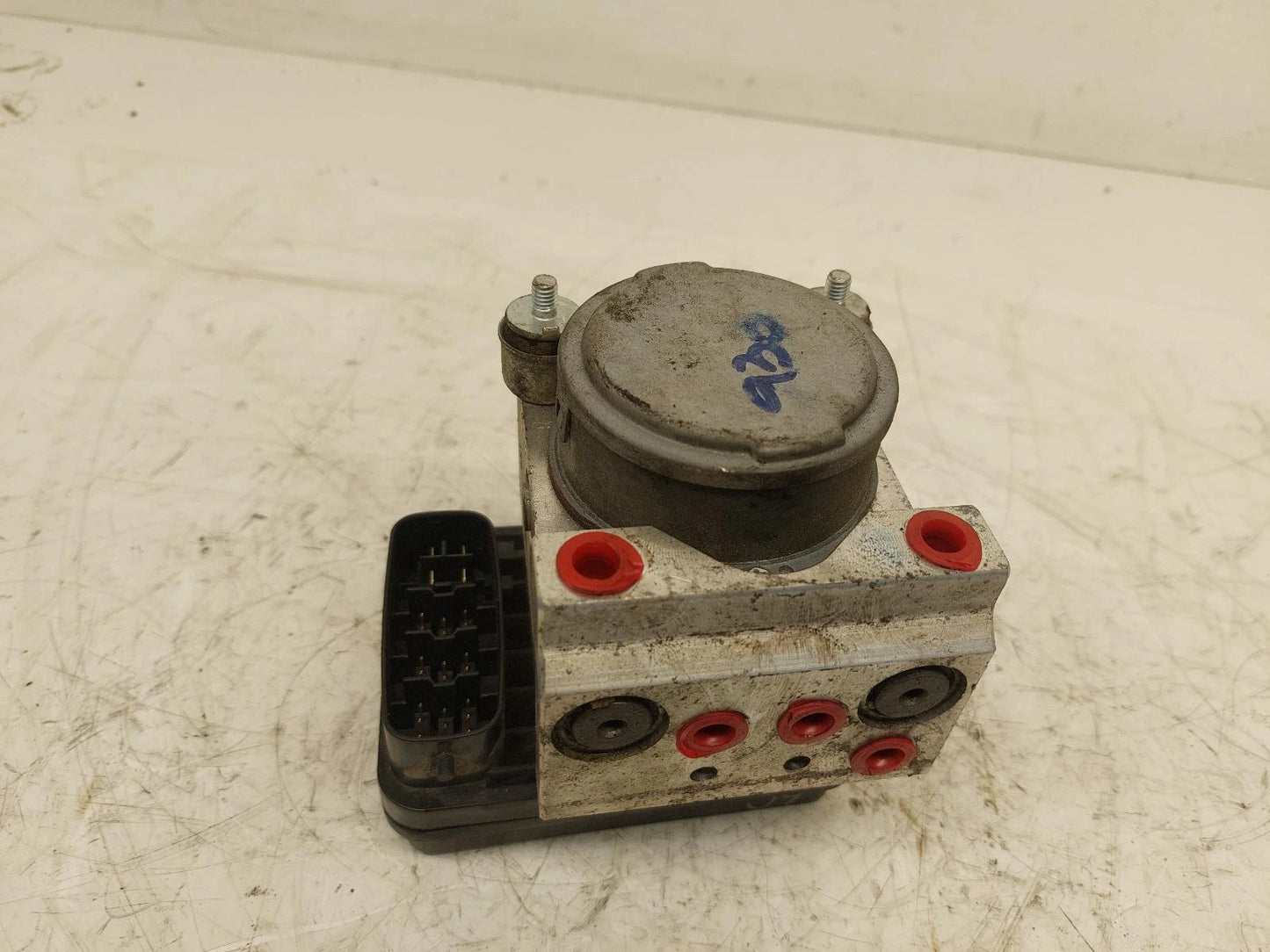 Toyota Hilux Mk6 ABS Pump/Modulator 2KD-FTV 