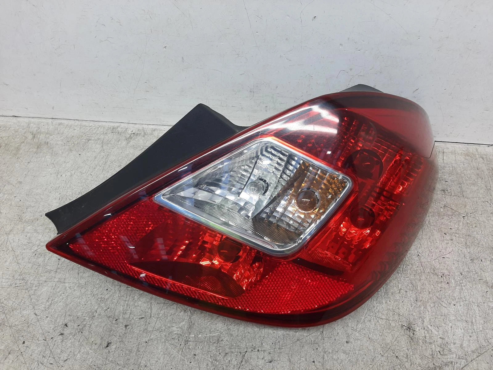 Opel Corsa D Drivers Right Rear Taillight Tail Light 