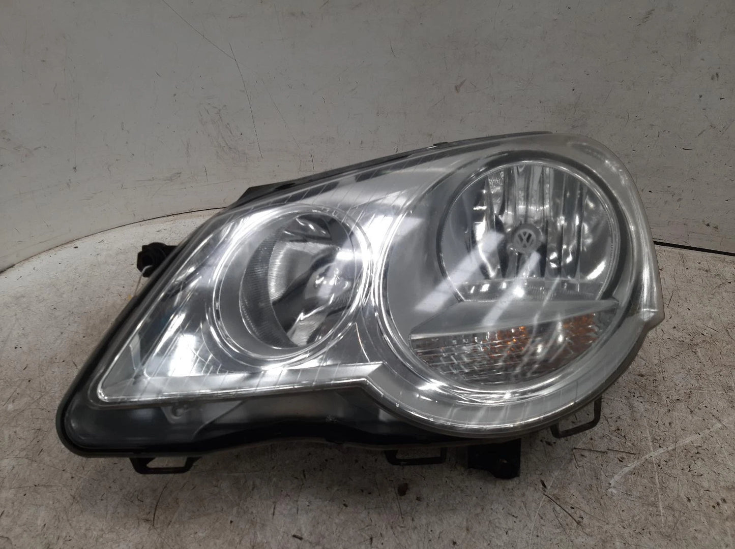Volkswagen Polo Passengers Left Front Halogen Headlight Headlamp 