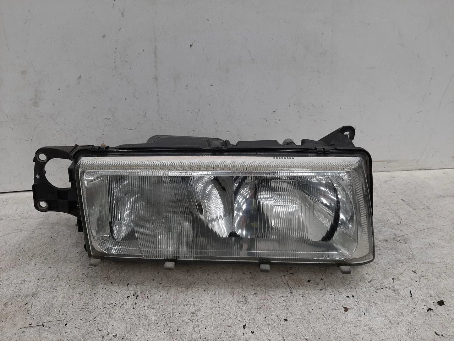 Volvo V90 Mk1 O/S Drivers Right Front Halogen Headlight Headlamp 