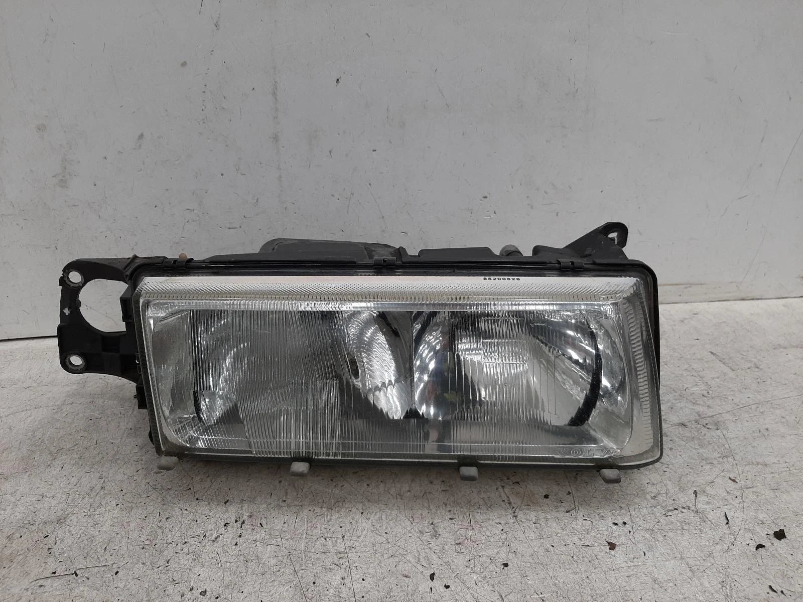 Volvo V90 Mk1 O/S Drivers Right Front Halogen Headlight Headlamp 