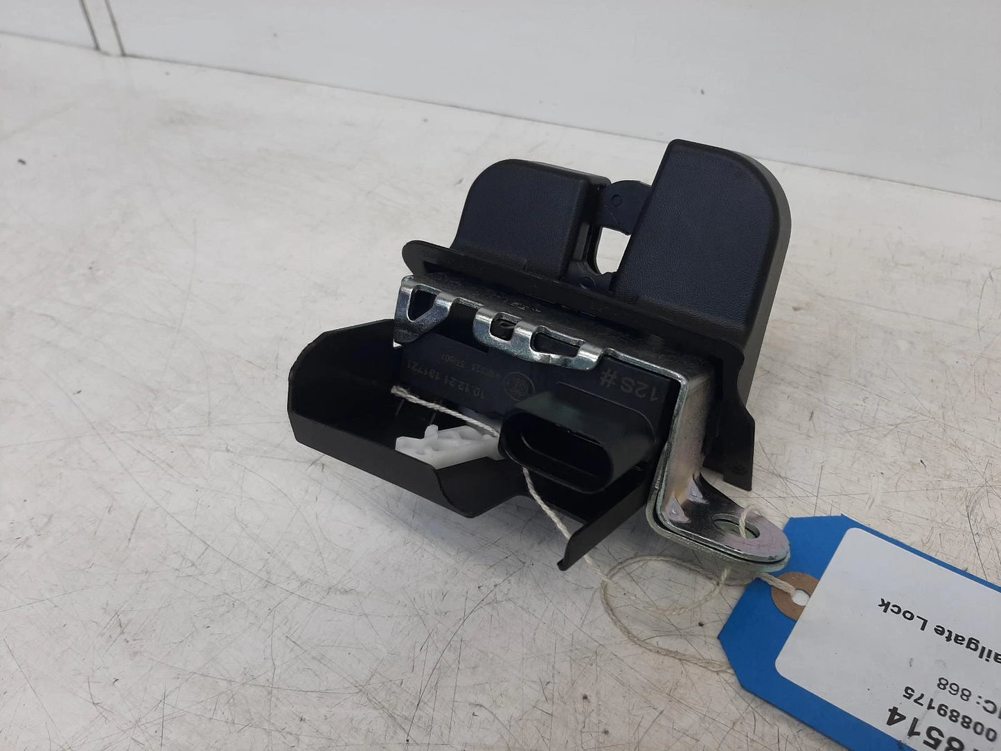 Volkswagen Golf Mk8 (MQB) Tailgate Lock Assembly A102523 