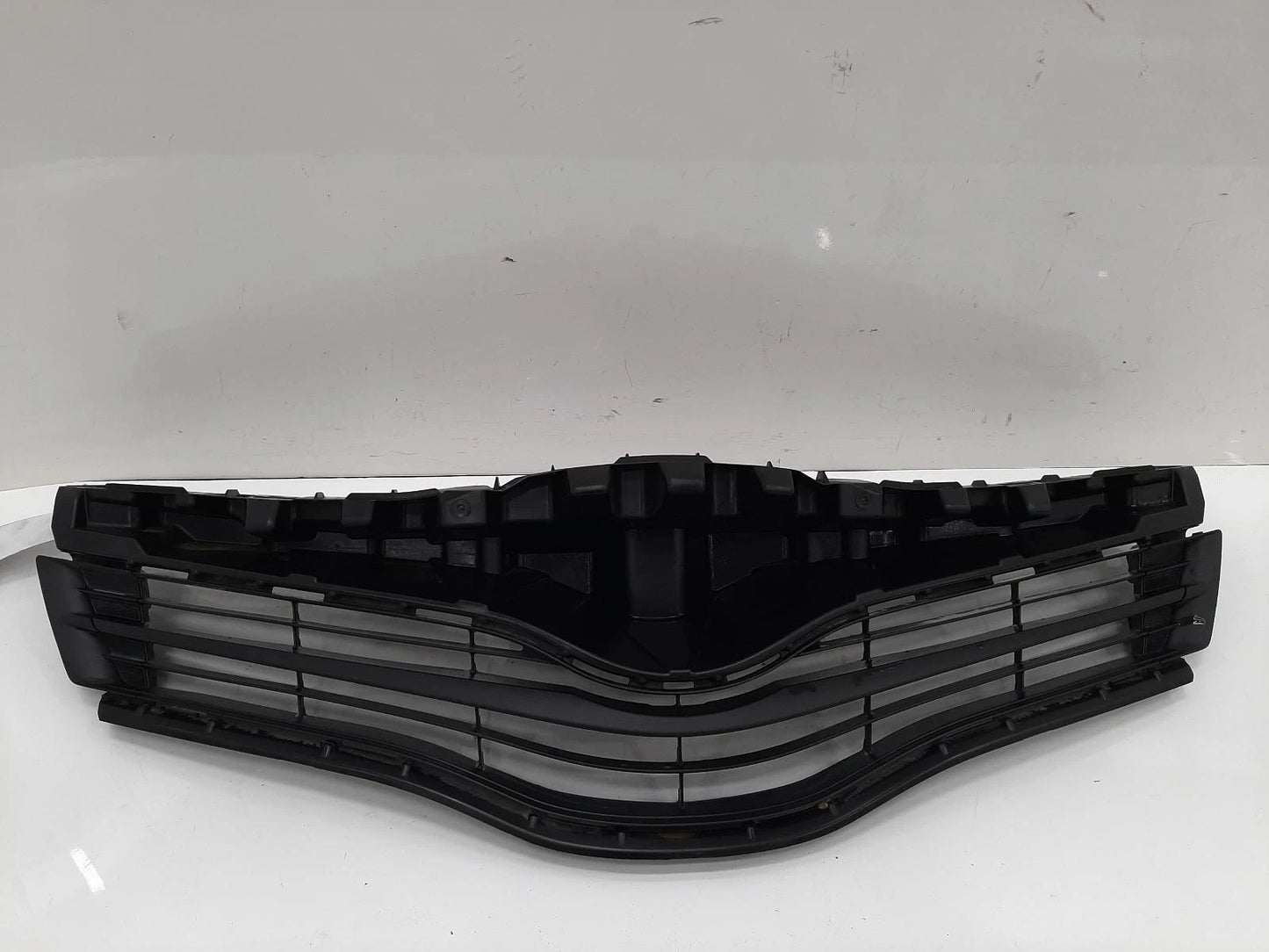 Toyota Yaris Mk3 (XP130) Upper Front Centre Grille Grill 