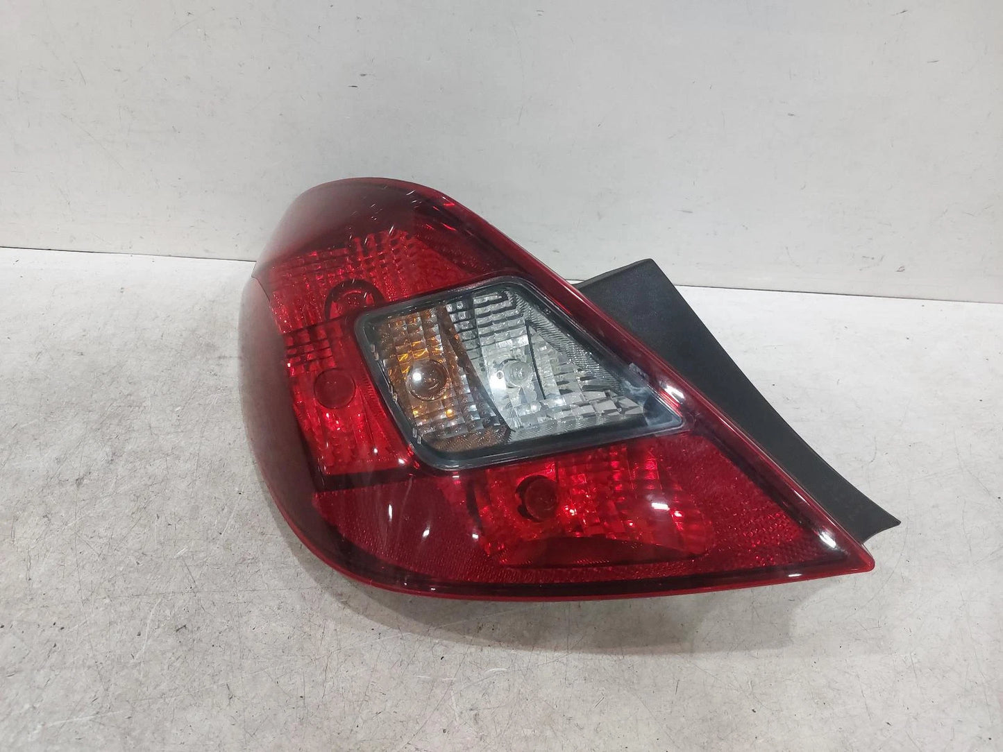 Opel Corsa D Passengers Left Rear Taillight Tail Light 