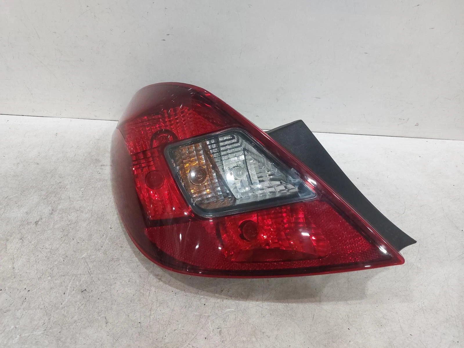 Opel Corsa D Passengers Left Rear Taillight Tail Light 