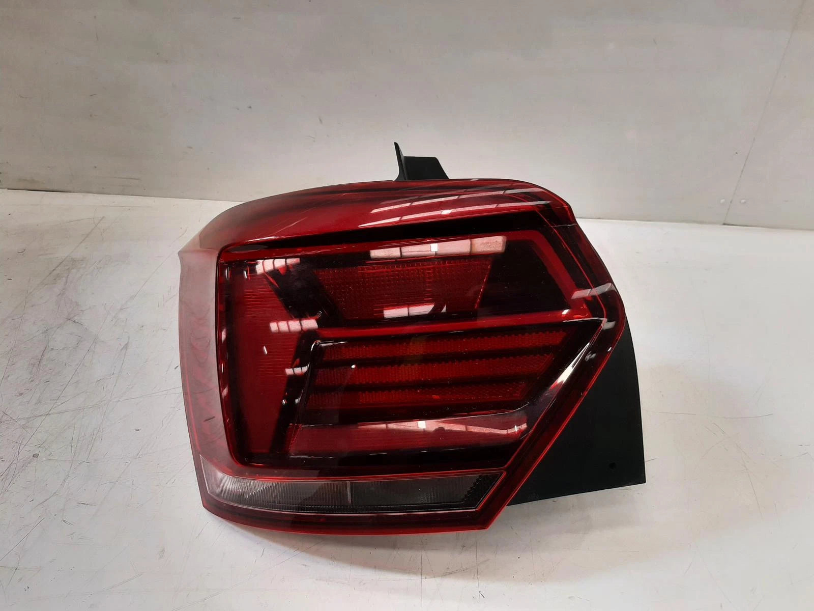 Volkswagen Polo Mk6 AW NS Passengers Left Rear Halogen Taillight Tail Light 