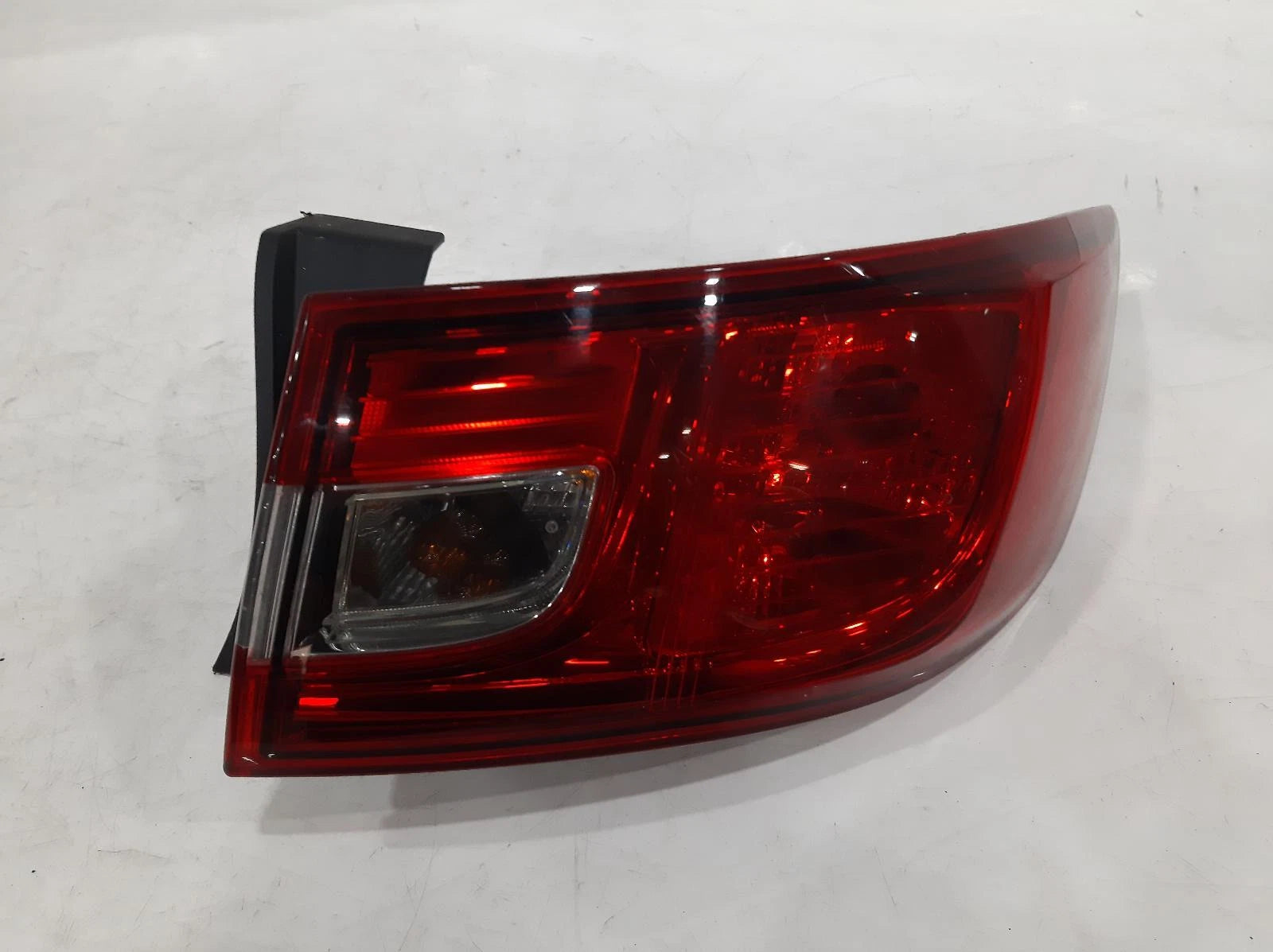 Renault Clio Iv Drivers Right Rear Outer Taillight Tail Light 