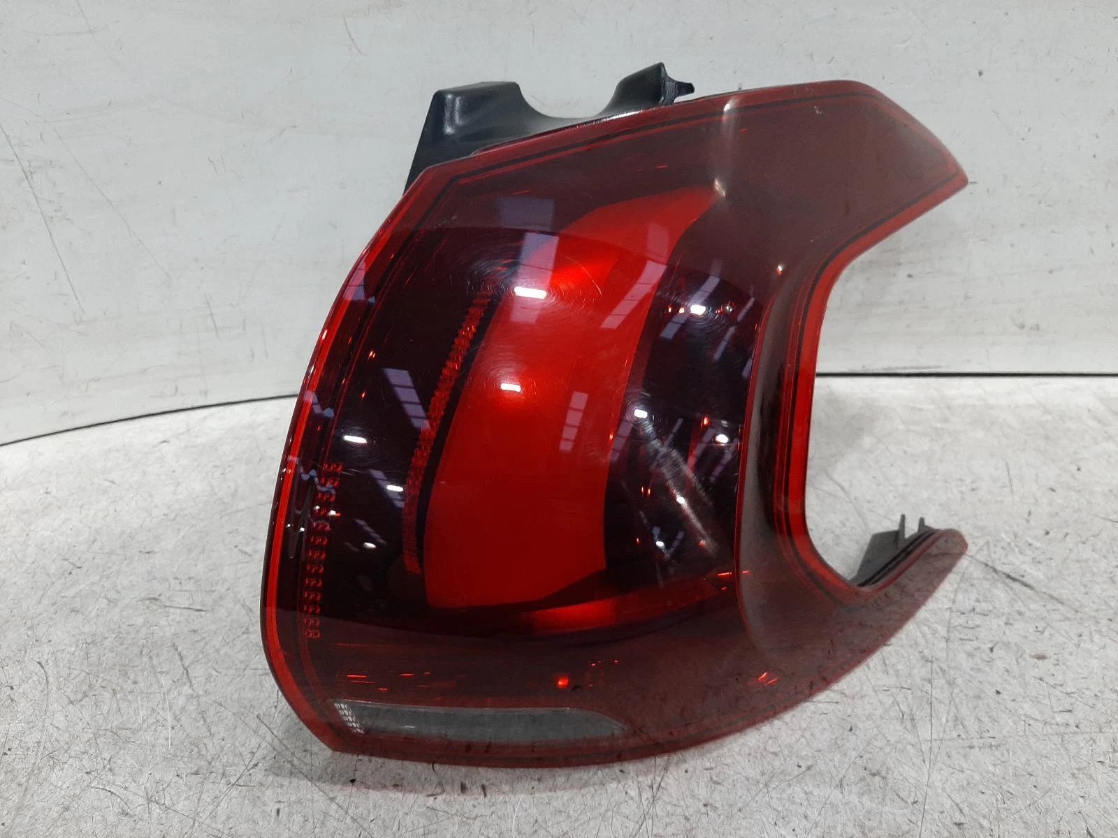 Peugeot 2008 Mk1 O/S Drivers Right Rear Outer LED Taillight Tail Light 