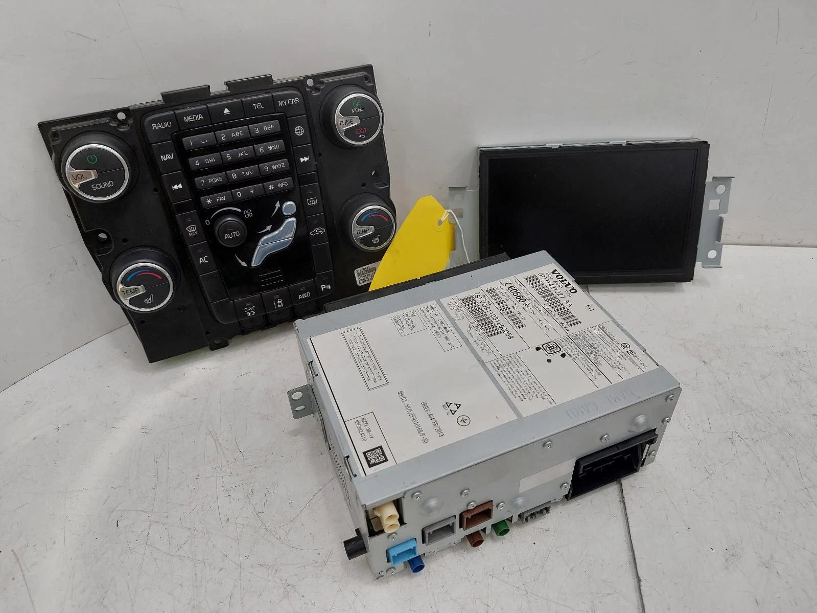 Volvo V60 Mk1 OE SAT. NAV. UNIT Satellite Navigation Head Unit 