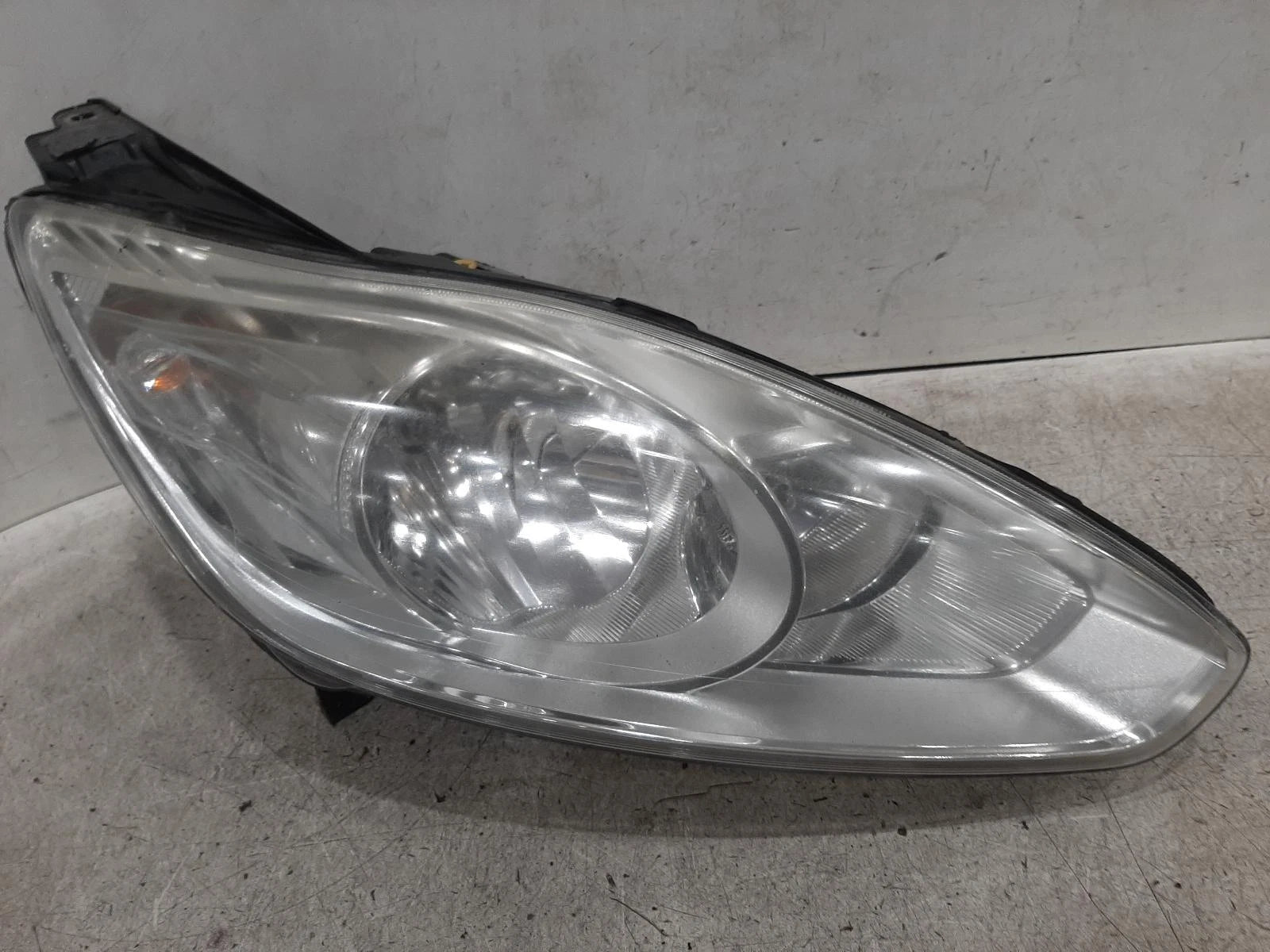 Ford Focus C Max Mk2 O/S Drivers Right Front Halogen Headlight Headlamp 