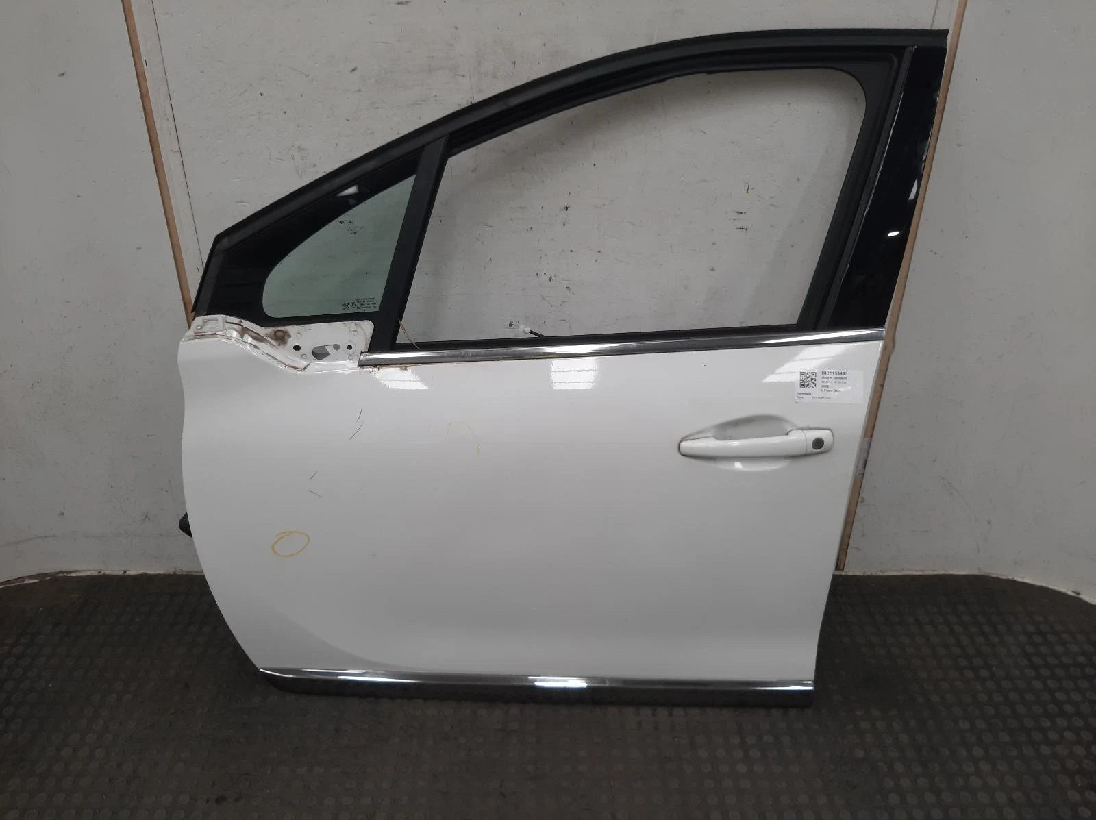 Peugeot 2008 Mk1 White N/S Passengers Left Front Door 