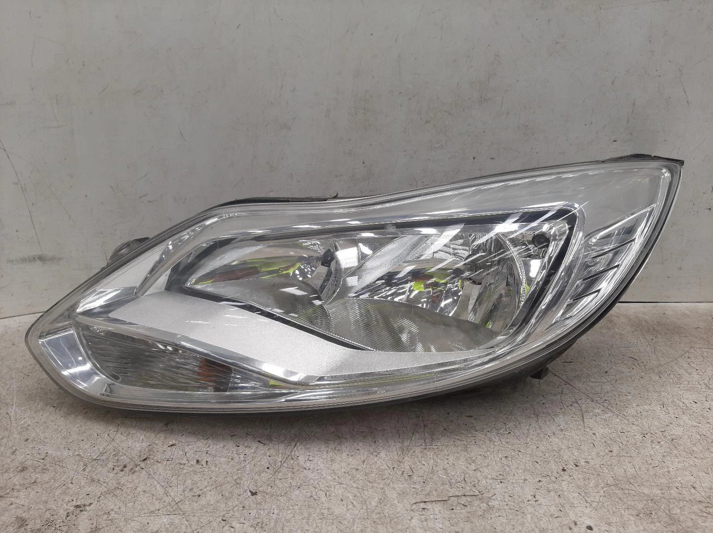 Ford Focus Mk3 N/S Passengers Left Front Halogen Headlight Headlamp 