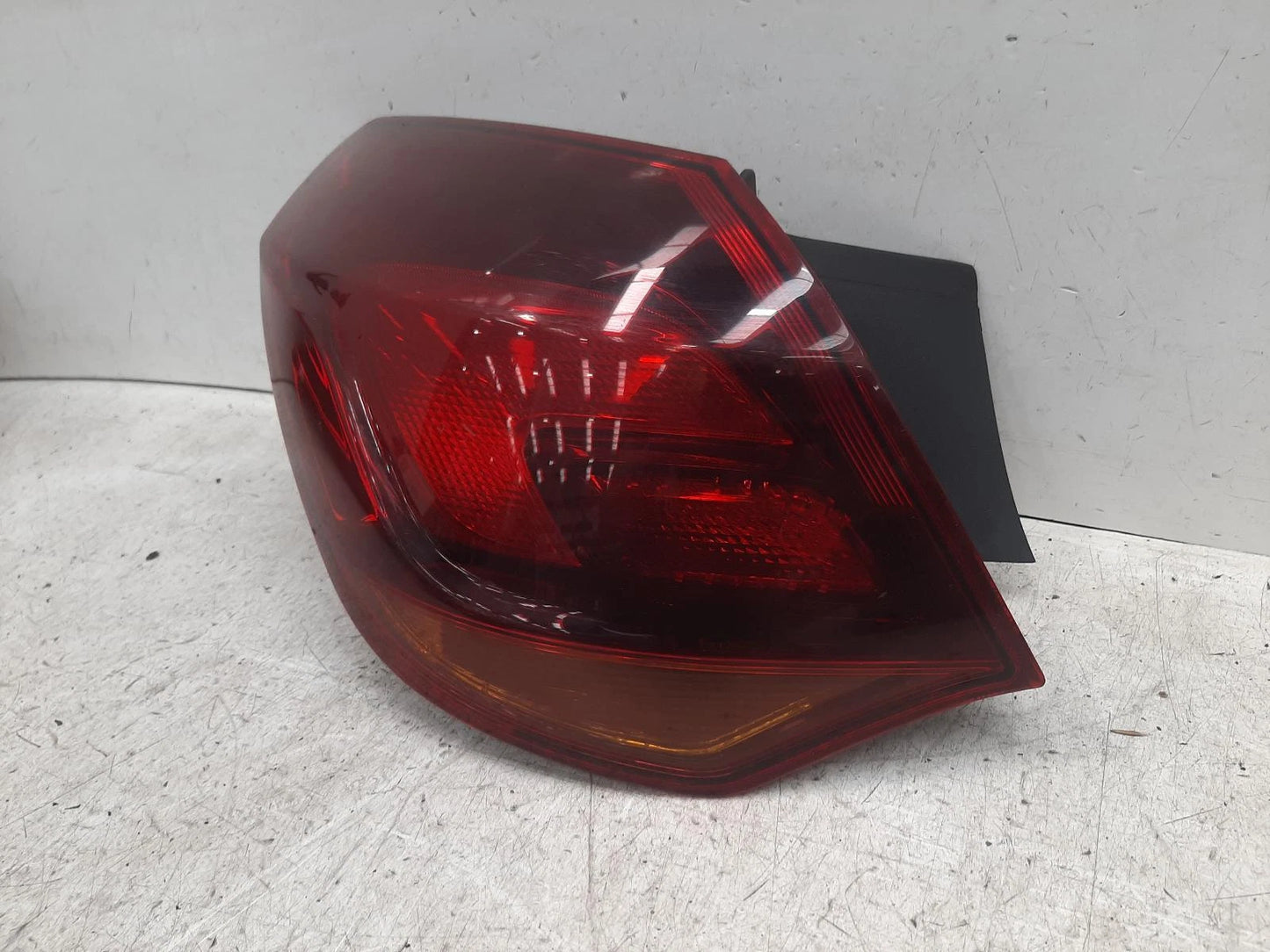Opel Astra Mk5 (H) N/S Passengers Left Rear Bulb Taillight Tail Light 