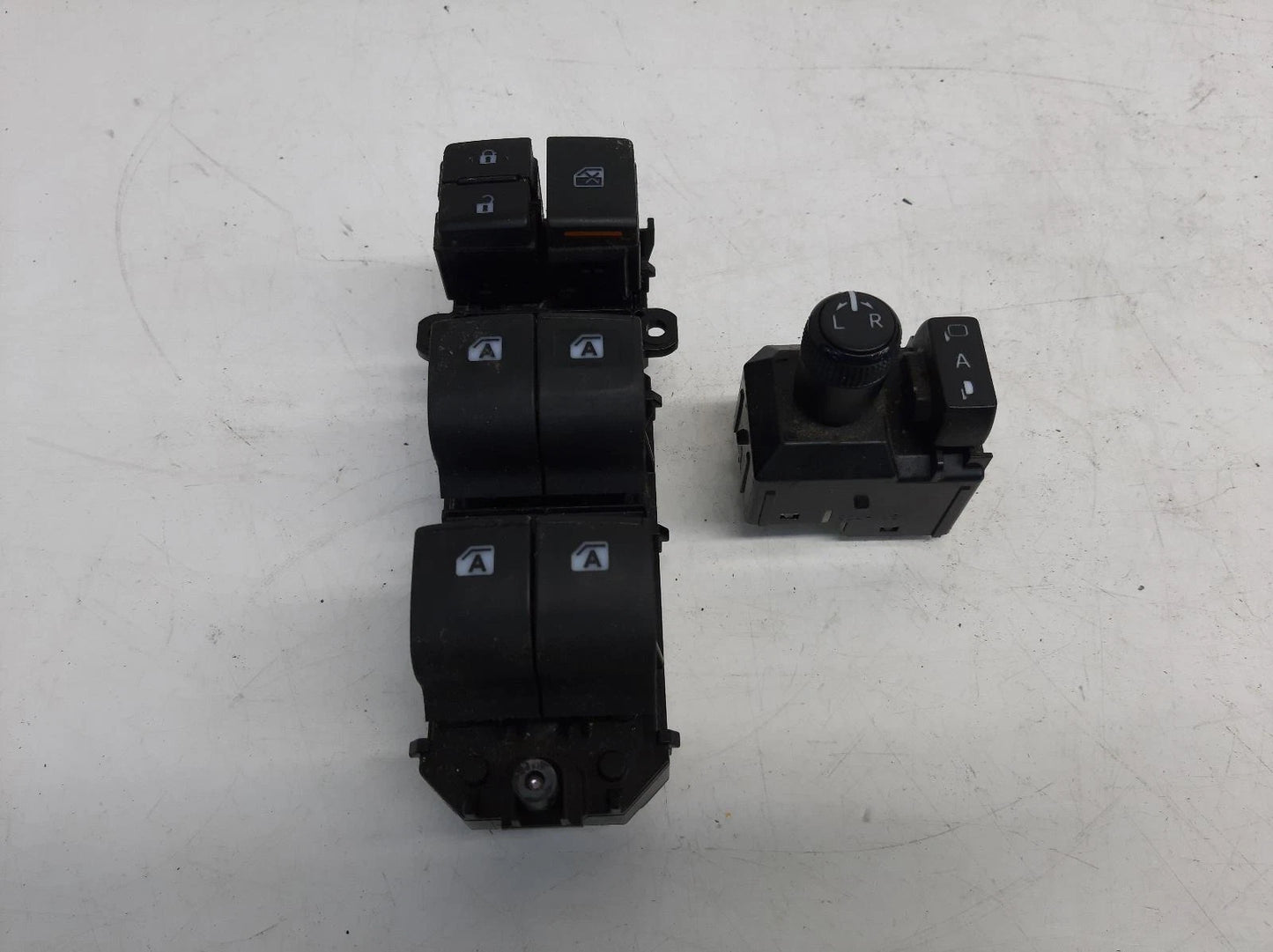 Toyota Prius Mk4 (XW50) O/S Right Front Drivers Window Switches 