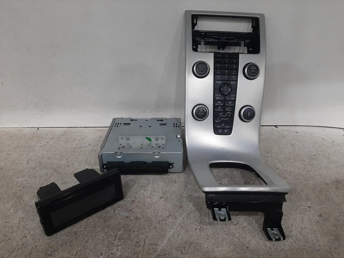 Volvo V50 Oem Radio/Cd/Stereo Head Unit No Code Available 