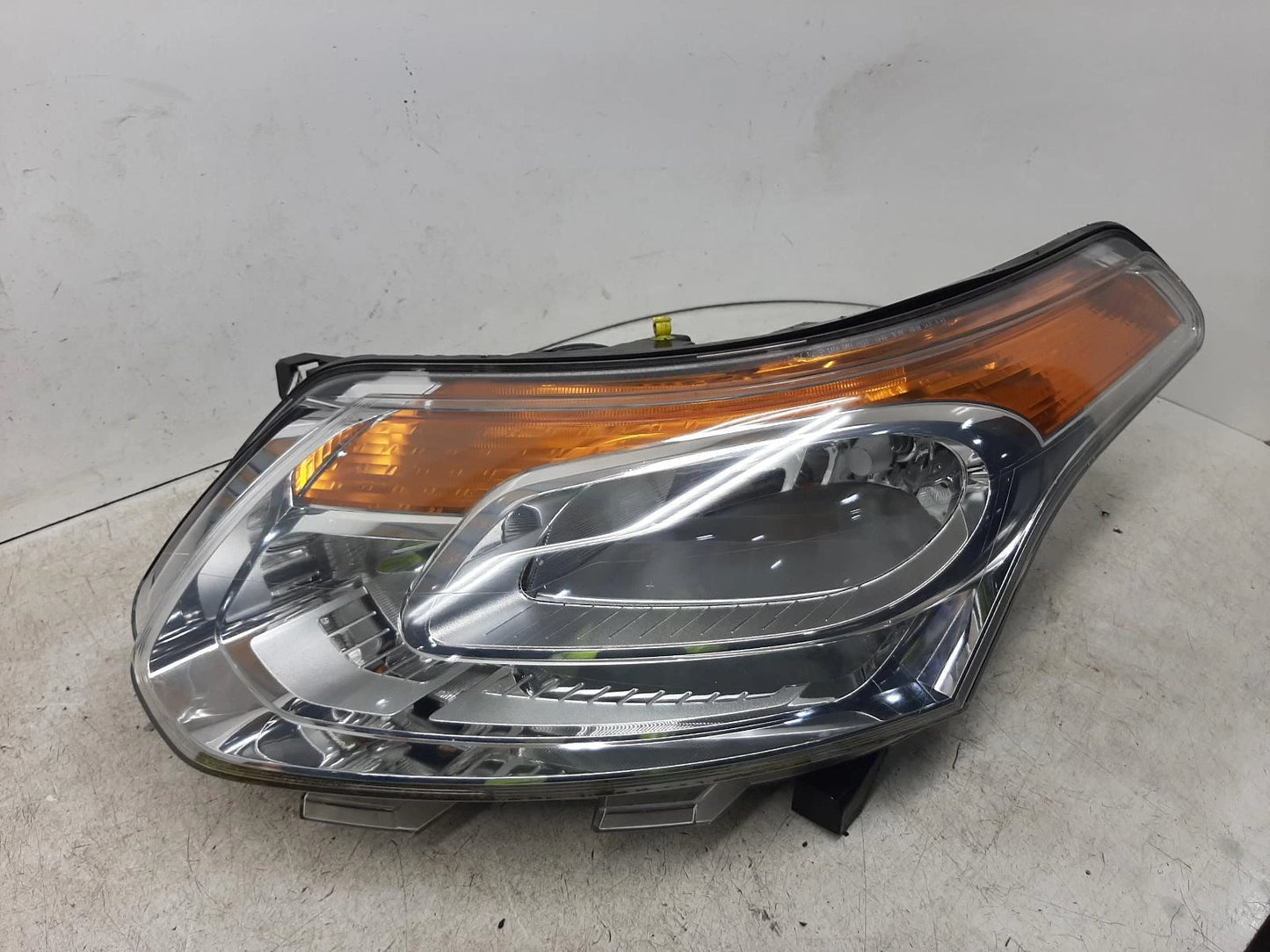 Citroen C3 Picasso Passengers Left Front Headlight Headlamp 