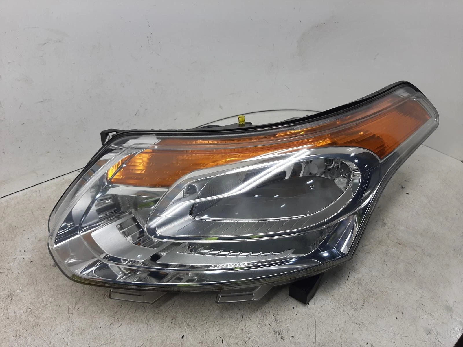 Citroen C3 Picasso Passengers Left Front Headlight Headlamp 