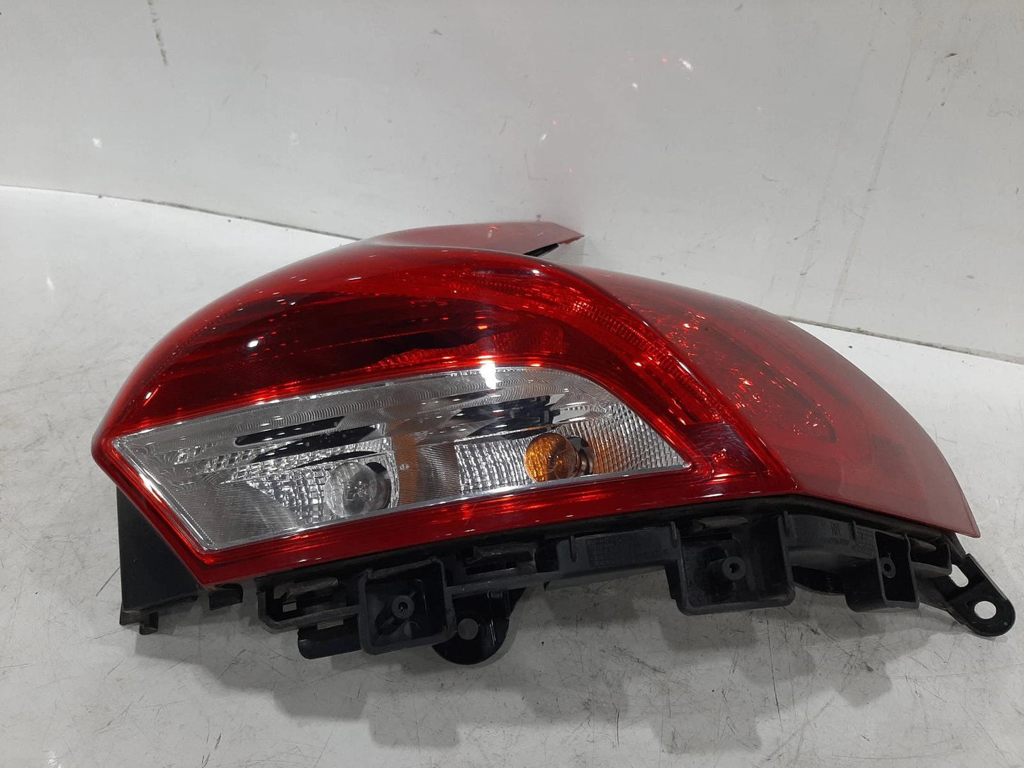 Volvo V40 Mk3 Outer O/S Right Rear Taillight Tail Light 