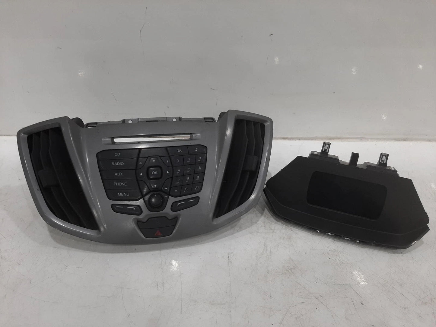 Ford Transit Mk8 OEM Radio/CD/Stereo Head Unit No Code Available 