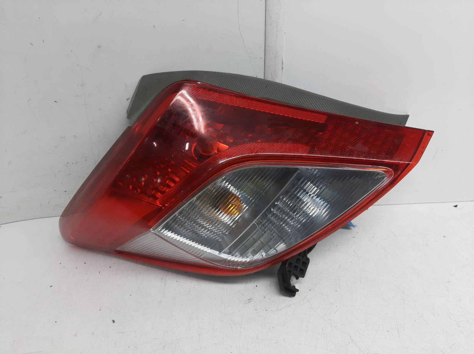 Toyota Yaris Mk3 (XP130) N/S Passengers Left Rear Bulb Taillight Tail Light 