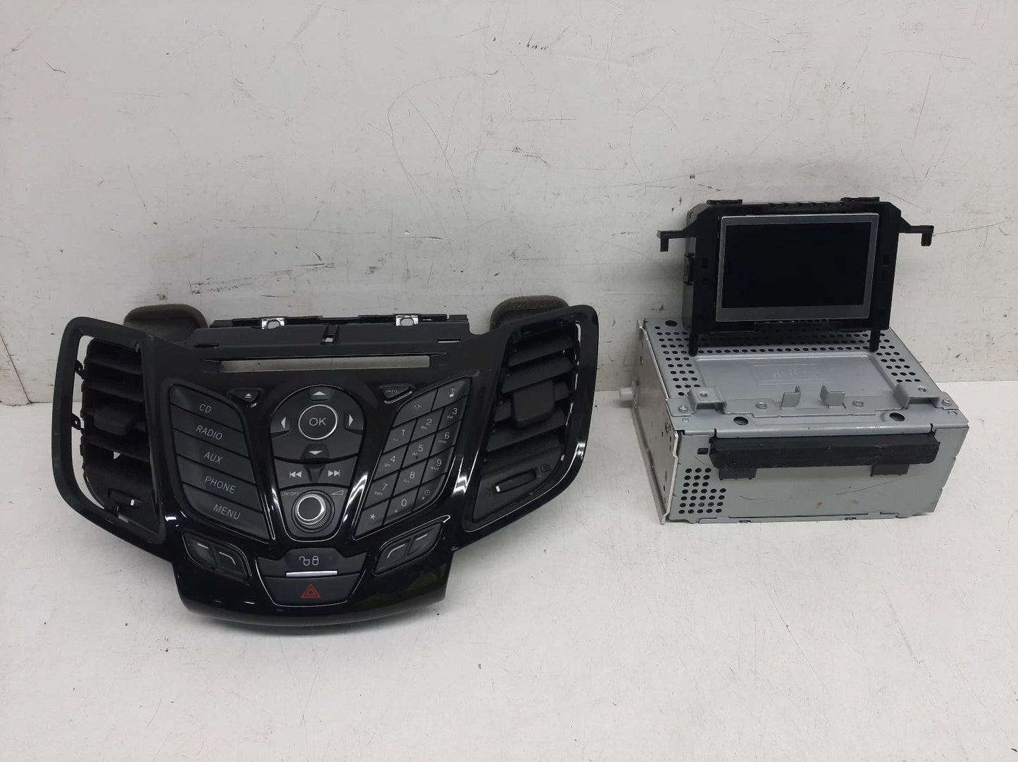 Ford Fiesta Mk7 OEM Radio/CD/Stereo/Aux/Phone Head Unit No Code Available 