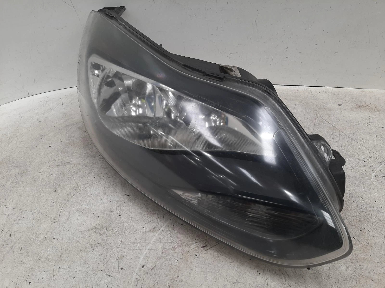 Ford Focus Mk3 O/S Drivers Right Front Halogen Headlight Headlamp 