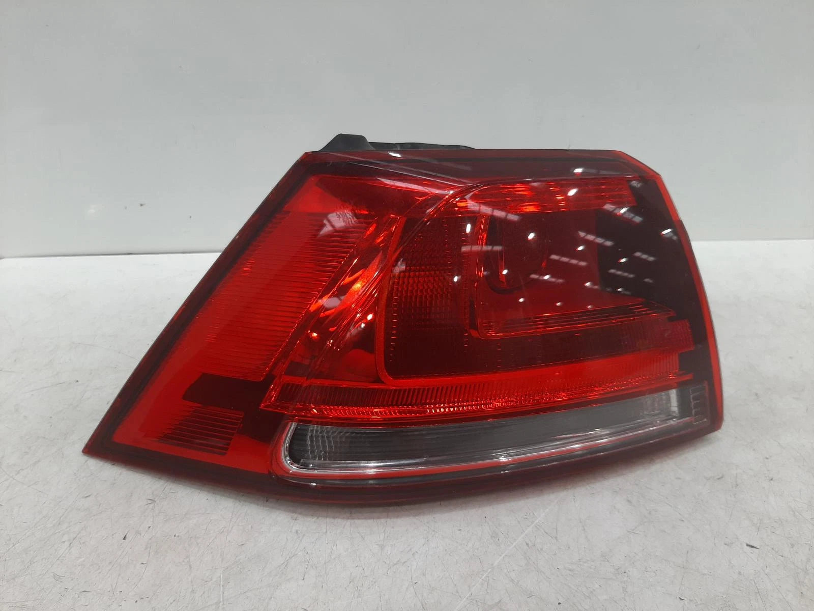 Volkswagen Golf Mk7 N/S Passenger Left Rear Outer Bulb Taillight Tail Light 