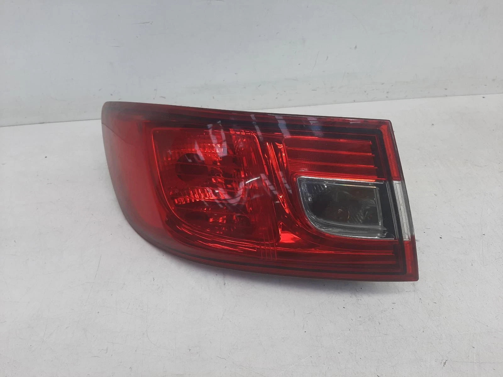 Renault Clio Outer Passengers Left Rear Taillight Tail Light 