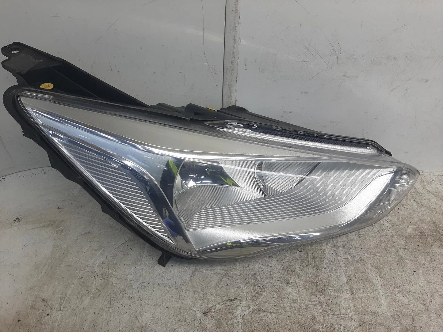 Ford Focus C Max Mk2 O/S Drivers Right Front Headlight Headlamp 