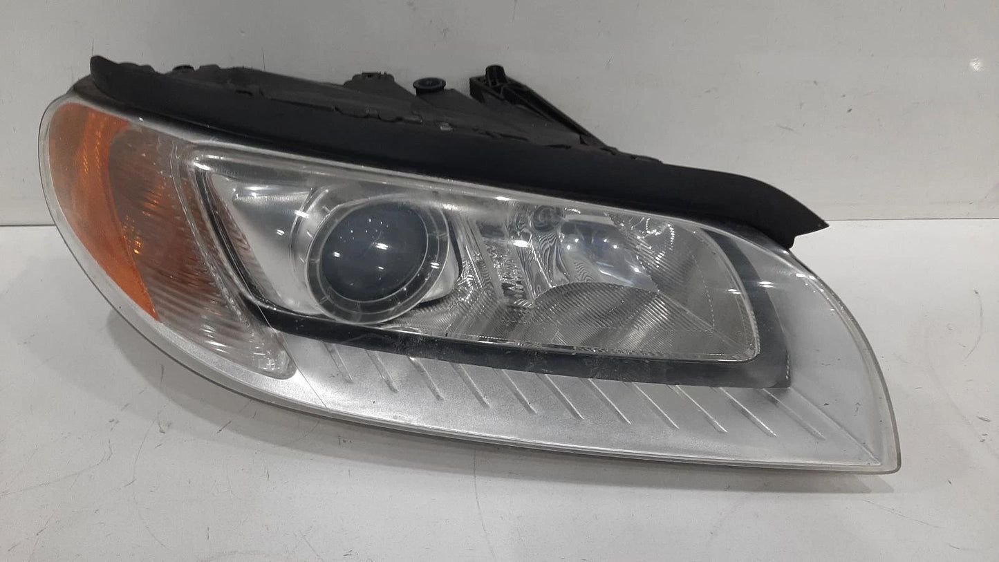 Volvo V70 Mk3 O/S Drivers Right Front Halogen Headlight Headlamp 