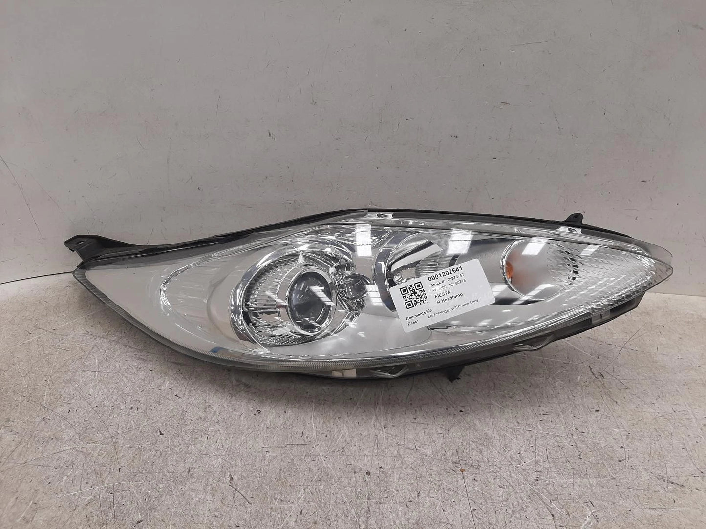 Ford Fiesta Mk7 O/S Drivers Right Front Halogen Headlight Headlamp 