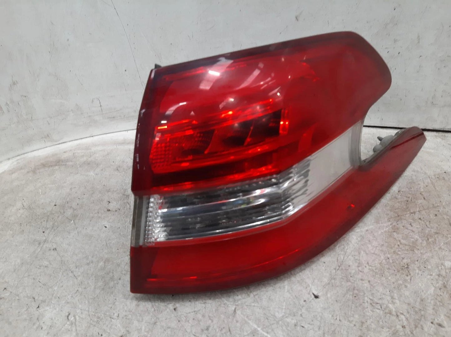 Peugeot 308 Mk2 (T9) O/S Drivers Right Rear Outer Taillight Tail Light 