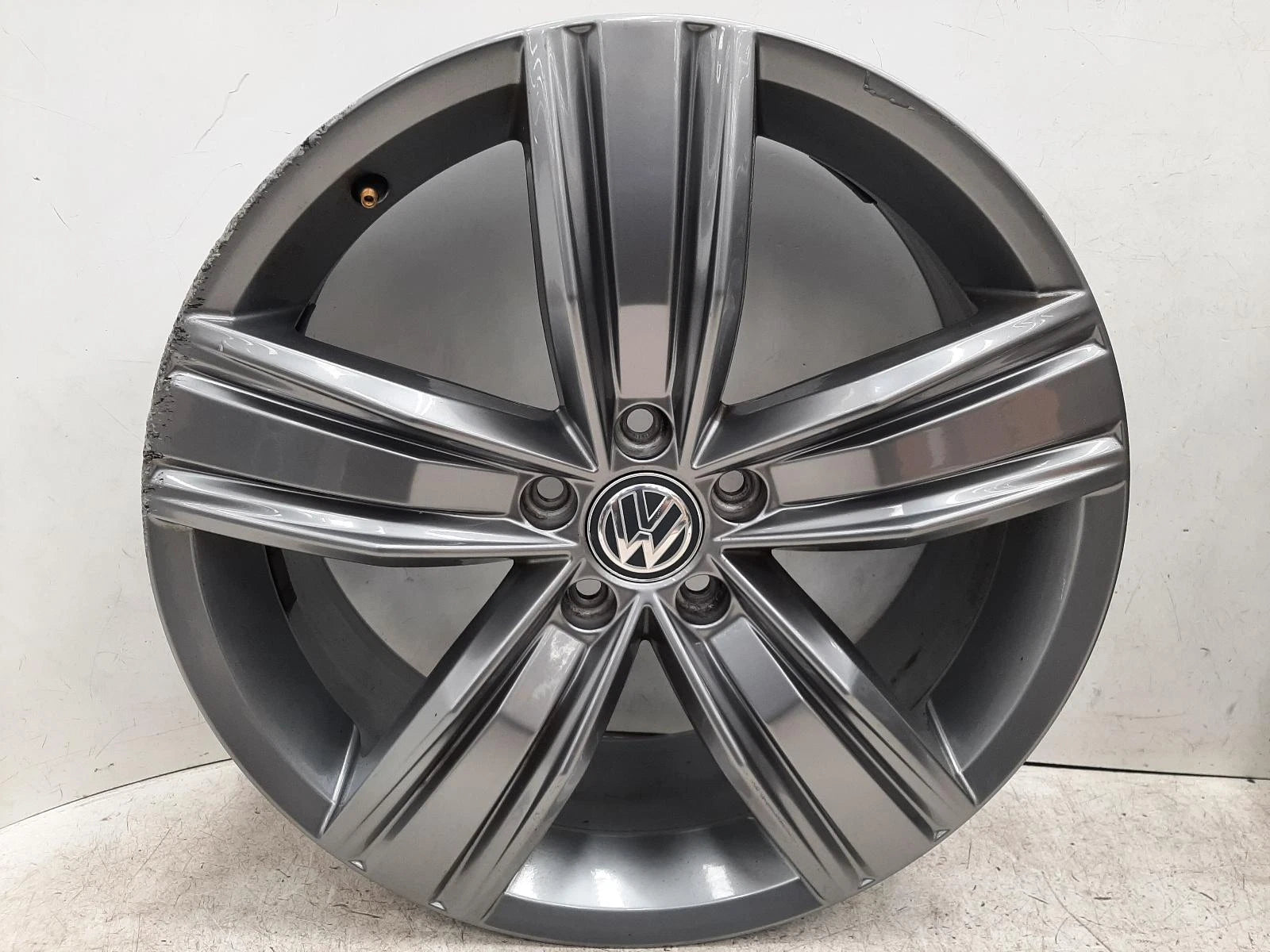 Volkswagen Tiguan Mk2 Alloy Wheel 7jx19h2 