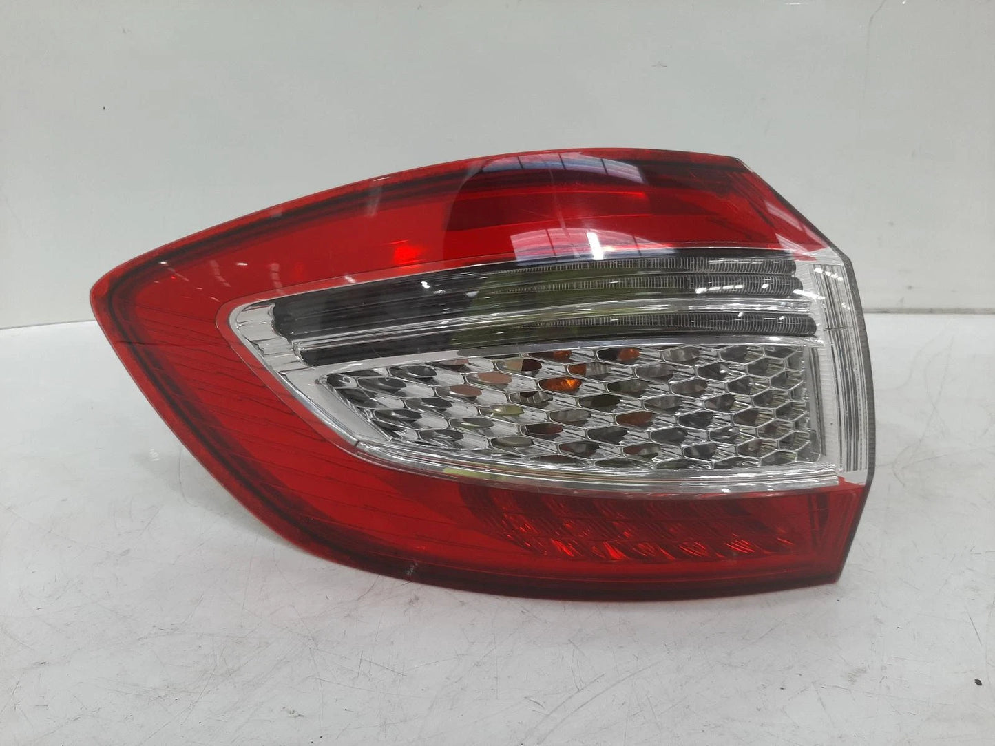 Ford Mondeo Mk4 N/S Passengers Left Rear Outer Bulb Taillight Tail Light 